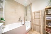 **Schönes Wohnen: Liebevoll kernsanierte 3 Zimmer-ETW bietet höchsten Wohnkomfort & Panoramablick** - Duschwanne