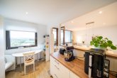 **Schönes Wohnen: Liebevoll kernsanierte 3 Zimmer-ETW bietet höchsten Wohnkomfort & Panoramablick** - Blick aus der Küche