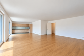 Moderne Penthousewohnung mit Dachterrasse, Tiefgarage und Effizienzklasse A+ in Leichlingen - Wohn- und Essbereich mit Wohnküche