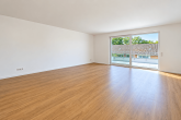 Moderne Penthousewohnung mit Dachterrasse, Tiefgarage und Effizienzklasse A+ in Leichlingen - Wohnbereich mit Zugang zu Dachterrasse