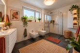 Moderne Penthousewohnung mit Dachterrasse, Tiefgarage und Effizienzklasse A+ in Leichlingen - KI-generiertes Beispielbild Duschbad