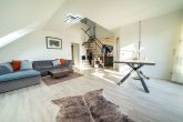 Elegante Maisonettewohnung mit 3-Zimmer-Potenzial, Südostbalkon und Stellplatz in Grevenbroich - Wohn- und Essbereich