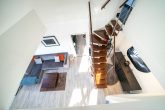 Elegante Maisonettewohnung mit 3-Zimmer-Potenzial, Südostbalkon und Stellplatz in Grevenbroich - Treppe DG
