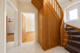 Einfamilienhaus mit Traumgarten und Garage Frechen-Königsdorf - Flur / Treppe Obergeschoss