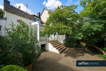 Einfamilienhaus mit Traumgarten und Garage Frechen-Königsdorf, 50226 Frechen, Einfamilienhaus