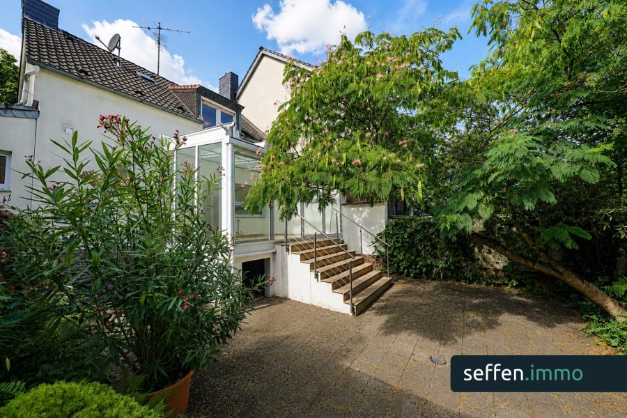 Einfamilienhaus mit Traumgarten und Garage Frechen-Königsdorf