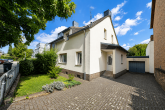 Einfamilienhaus mit Traumgarten und Garage Frechen-Königsdorf - Außenansicht