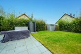 *WOHNTRAUM* Hochwertiges Architektenhaus mit ELW, Garage, Pool, großer Terrasse & Wellness-Spa! - Garten