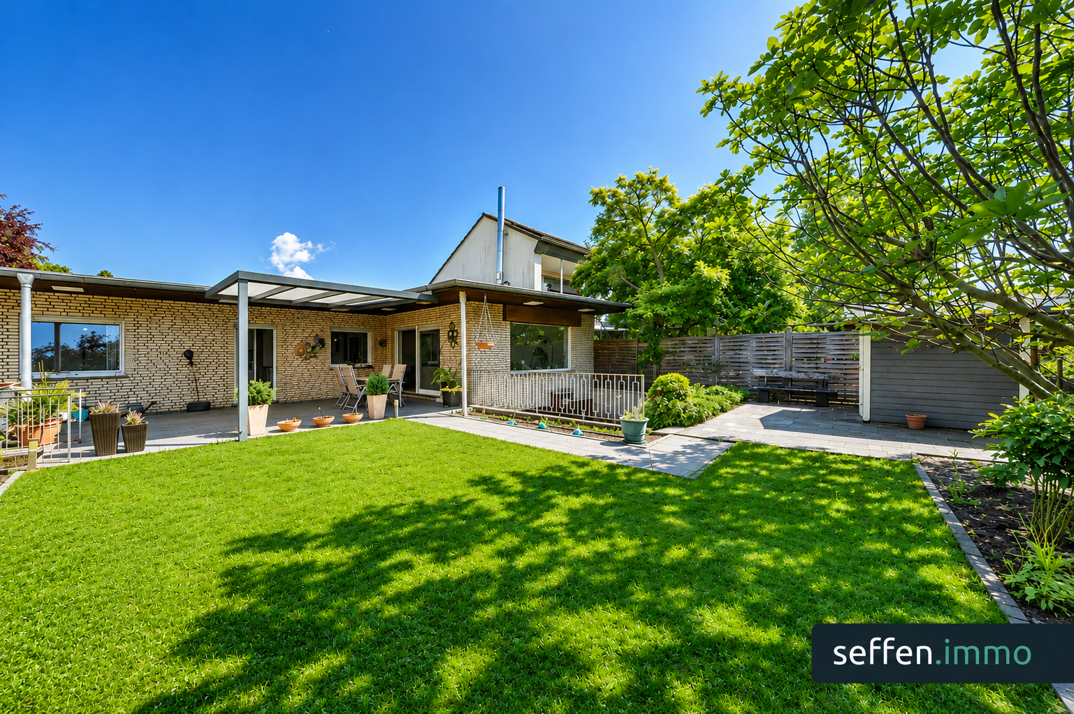 Bungalow mit 130 m² Wohnfläche + 40 m² wohnlicher Nutzfläche und Süd-Garten in Bergheim-Kenten