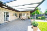 Bungalow mit 130 m² Wohnfläche + 40 m² wohnlicher Nutzfläche und Süd-Garten in Bergheim-Kenten - überdachte Terrasse