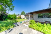 Bungalow mit 130 m² Wohnfläche + 40 m² wohnlicher Nutzfläche und Süd-Garten in Bergheim-Kenten - Garten