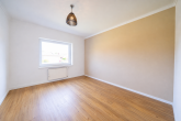 Bungalow mit 130 m² Wohnfläche + 40 m² wohnlicher Nutzfläche und Süd-Garten in Bergheim-Kenten - Büro/ Kinderzimmer