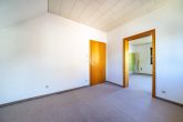 Großzügiges Einfamilienhaus mit 5 Zimmern, Garten, Wintergarten und Garage in Frechen-Königsdorf - Arbeitszimmer