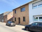 Großzügiges Einfamilienhaus mit 5 Zimmern, Garten, Wintergarten und Garage in Frechen-Königsdorf - Aussenansicht