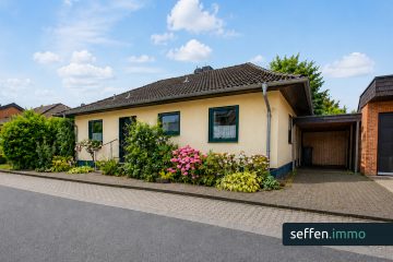 Charmantes Einfamilienhaus mit Garten, Teichanlage und wohnlich nutzbarem Keller in Elsdorf, 50189 Elsdorf, Einfamilienhaus