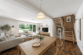 *Mehrgenerationenwohnen in 2 DHH mit Gartenparadies in familienfreundlicher TOP-Lage von Königsdorf* - Wohnzimmer KI-Beispiel 24a