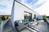 Exklusive Penthousewohnung in Zentrum Leichlingen – Dachterrasse, A+ Effizienz, Einzelgarage im Haus - KI generiertes Beispielbild Dachterrasse