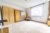 3 bis 4-Zimmer-Eigentumswohnung mit Balkon und Garage in Köln-Bilderstöckchen - Schlafzimmer