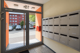 Schönes Wohnen am Park mit Panoramablick: 3 Zimmer ETW mit TG-Stellplatz mitten in Zollstock! - Hauseingang