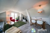 Gemütliche Wohnung mit großer Dachterrasse in guter Lage von Köln-Weiden - Wohnzimmer