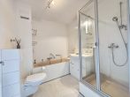 Moderne Maisonettewohnung mit Sonnenterrasse und Garten - Badezimmer