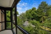 Mitten in Marienburg! Stilvoll, komfortabel & lichtdurchflutet: Etagen-ETW mit Balkon & Tiefgarage! - Ausblick