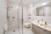 Mitten in Marienburg! Stilvoll, komfortabel & lichtdurchflutet: Etagen-ETW mit Balkon & Tiefgarage! - Badezimmer