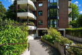 Mitten in Marienburg! Stilvoll, komfortabel & lichtdurchflutet: Etagen-ETW mit Balkon & Tiefgarage! - Ansicht Eingang