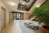 Mitten in Marienburg! Stilvoll, komfortabel & lichtdurchflutet: Etagen-ETW mit Balkon & Tiefgarage! - Atrium