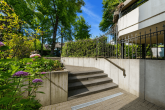 Mitten in Marienburg! Stilvoll, komfortabel & lichtdurchflutet: Etagen-ETW mit Balkon & Tiefgarage! - Hauseingang