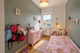 Großzügiges Einfamilienhaus mit Solar- & PV-Anlage, Sonnengarten und Pool im Herzen von Pulheim - Kinderzimmer 3