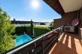 Großzügiges Einfamilienhaus mit Solar- & PV-Anlage, Sonnengarten und Pool im Herzen von Pulheim - Loggia