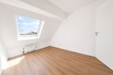 Wohnen auf zwei Ebenen! Helle Maisonettewohnung mit Balkon und Garage in Köln-Mengenich - Zimmer  (z.B. Arbeiten)