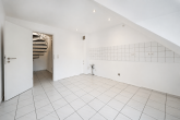 Wohnen auf zwei Ebenen! Helle Maisonettewohnung mit Balkon und Garage in Köln-Mengenich - Küche