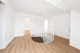 Wohnen auf zwei Ebenen! Helle Maisonettewohnung mit Balkon und Garage in Köln-Mengenich - Flur