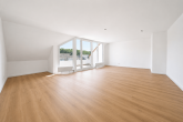 Wohnen auf zwei Ebenen! Helle Maisonettewohnung mit Balkon und Garage in Köln-Mengenich - Wohnzimmer