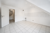 Stilvolle Maisonettewohnung mit Garage, Balkon und Platz für die ganze Familie in Köln-Mengenich - Küche