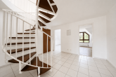 Stilvolle Maisonettewohnung mit Garage, Balkon und Platz für die ganze Familie in Köln-Mengenich - Diele