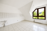 Stilvolle Maisonettewohnung mit Garage, Balkon und Platz für die ganze Familie in Köln-Mengenich - Küche
