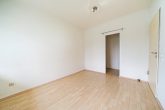 Helle und gemütliche 2-Zimmer-Wohnung mit Doppelbalkon in Köln-Immendorf - Schlafzimmer