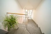 2 Etagen,hell & geräumig:4-Zi. Maisonettewohnung mit Balkon, 2 Bädern & TG-Stellplatz in Lövenich - Treppenhaus