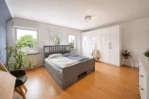 Solide Kapitalanlage im Kölner Westen – Vollvermietetes Mehrfamilienhaus mit Garagen - Schlafzimmer Haupthaus