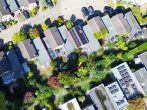 Wohnen mit Stil – Bungalow in besonderer Split-Level-Bauweise, Garten und Garage in Köln-Weiden - Übersicht