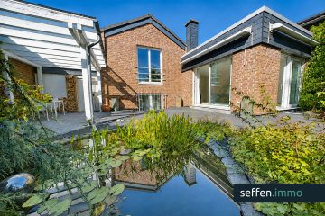 Wohnen mit Stil – Bungalow in besonderer Split-Level-Bauweise, Garten und Garage in Köln-Weiden, 50858 Köln, Einfamilienhaus