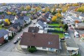 Schöner Grundriss: Bungalow mit Vollkeller und großer Dachausbaureserve zentral in Bedburg-Kaster - Luftaufnahme