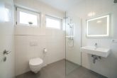 Schöner Grundriss: Bungalow mit Vollkeller und großer Dachausbaureserve zentral in Bedburg-Kaster - Duschbad (KI-Beispiel)