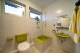 Schöner Grundriss: Bungalow mit Vollkeller und großer Dachausbaureserve zentral in Bedburg-Kaster - Duschbad
