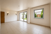 Familienfreundliches Reihenmittelhaus mit Südgarten und Garage in Erftstadt-Lechenich - Wohn- und Essbereich geräumt durch KI