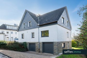 Wohnidyll im Grünen: 2 Einheiten & Garagen, großer Garten & Panorama-Wintergarten! 241 m² Wohnfläche, 51789 Lindlar, Zweifamilienhaus