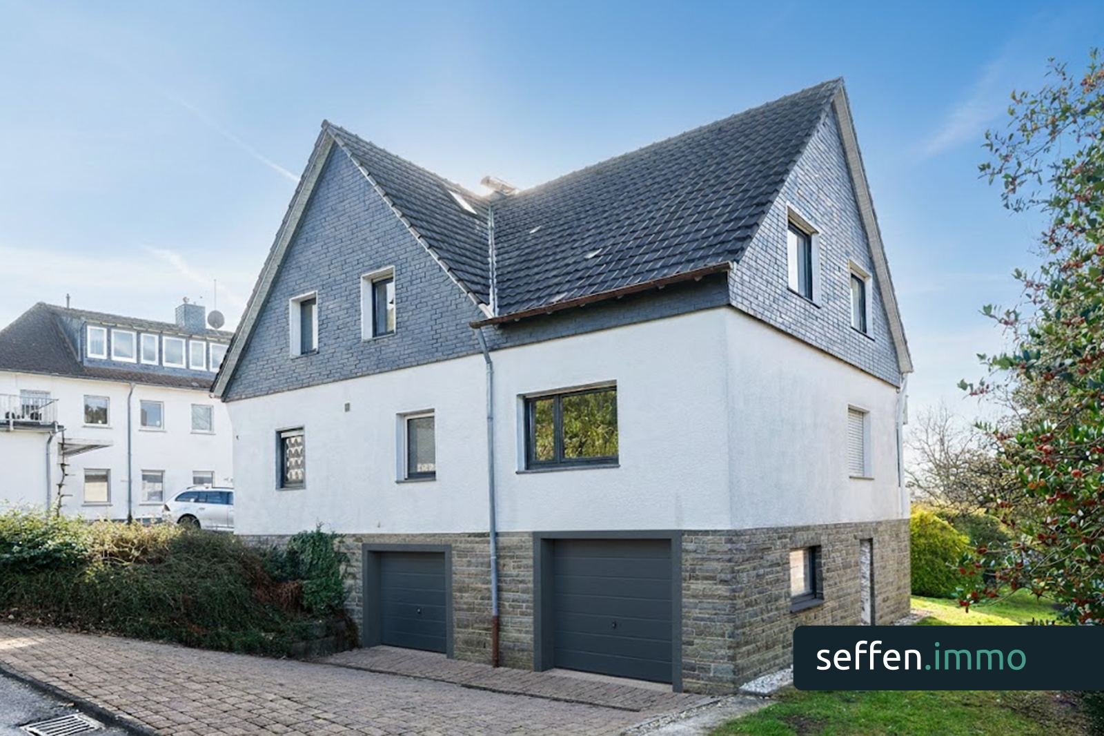 Wohnidyll im Grünen: 2 Einheiten & Garagen, großer Garten & Panorama-Wintergarten! 241 m² Wohnfläche